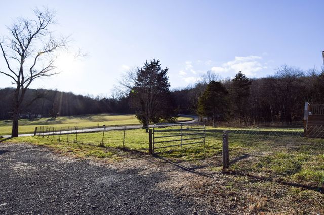 635 Celsor Rd, Hartsville, TN 37074