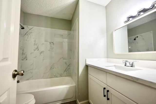 3200 S Gessner 204, Houston, TX 77063