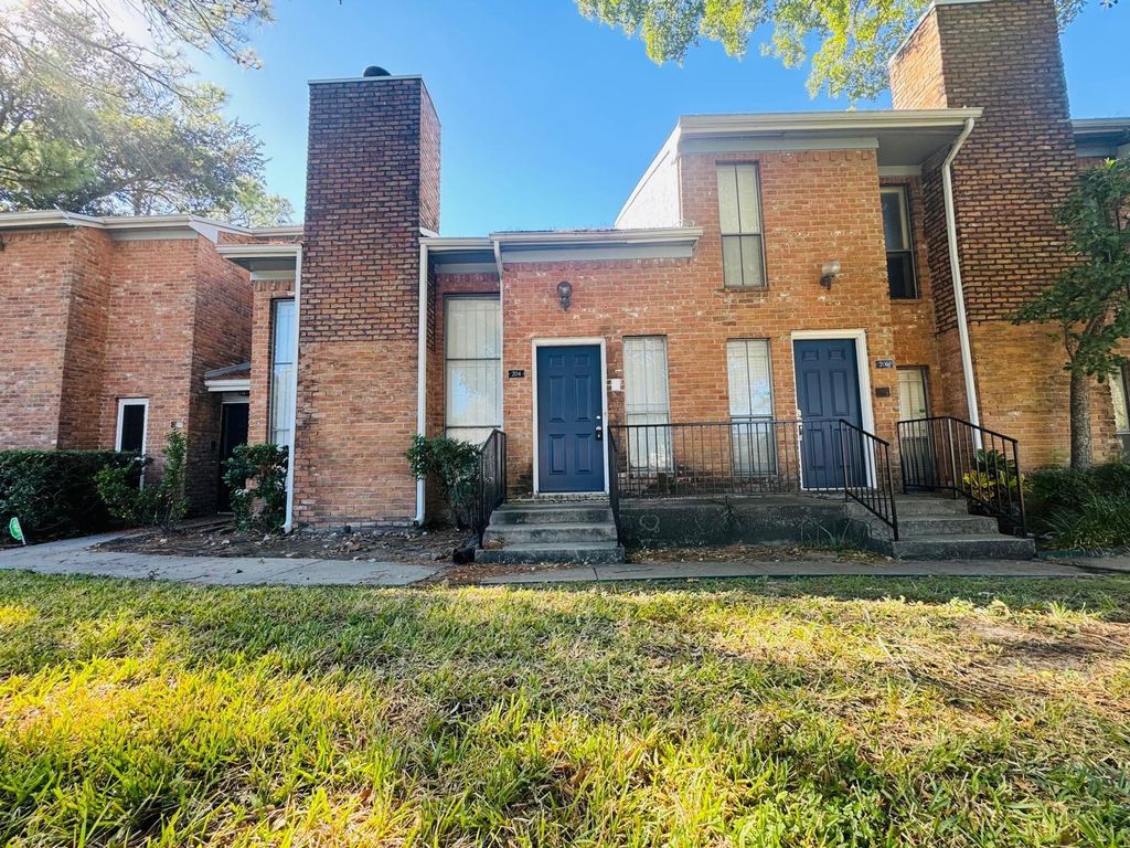 3200 S Gessner 204, Houston, TX 77063