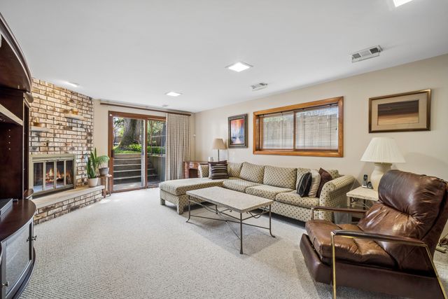 621 Echo Lane, Glenview, IL 60025