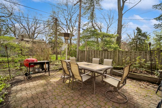 621 Echo Lane, Glenview, IL 60025