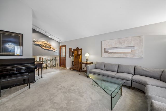 621 Echo Lane, Glenview, IL 60025