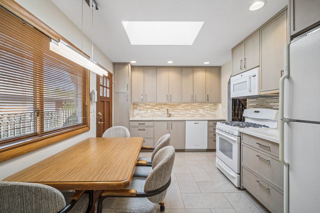 621 Echo Lane, Glenview, IL 60025