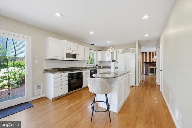 16818 BRIARDALE RD, Rockville, MD 20855