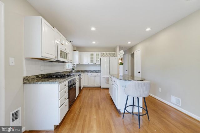 16818 BRIARDALE RD, Rockville, MD 20855