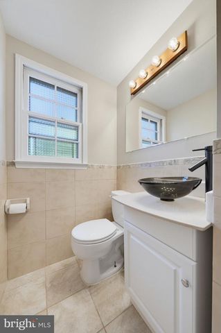 16818 BRIARDALE RD, Rockville, MD 20855