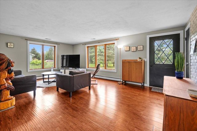 7218 11 Mile Road NE, Rockford, MI 49341
