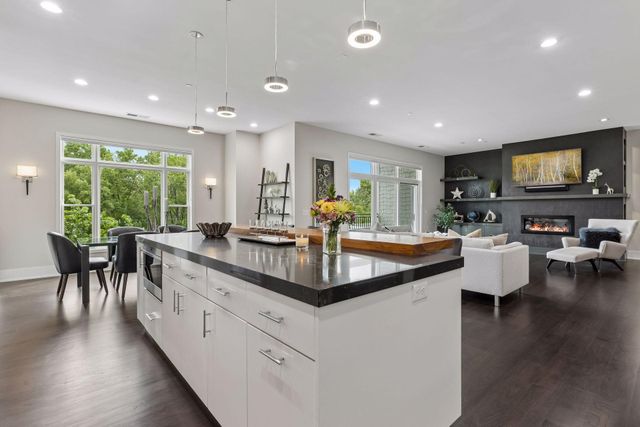 935 Lake Street E 202, Wayzata, MN 55391
