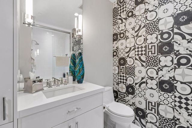 935 Lake Street E 202, Wayzata, MN 55391
