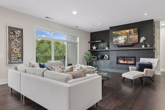 935 Lake Street E 202, Wayzata, MN 55391