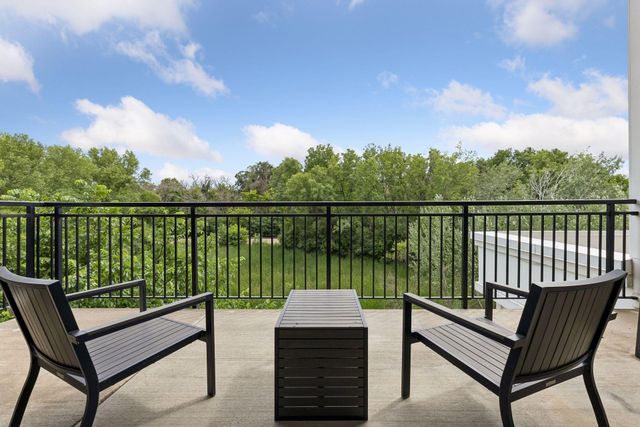 935 Lake Street E 202, Wayzata, MN 55391