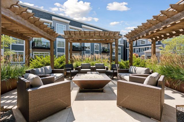 935 Lake Street E 202, Wayzata, MN 55391