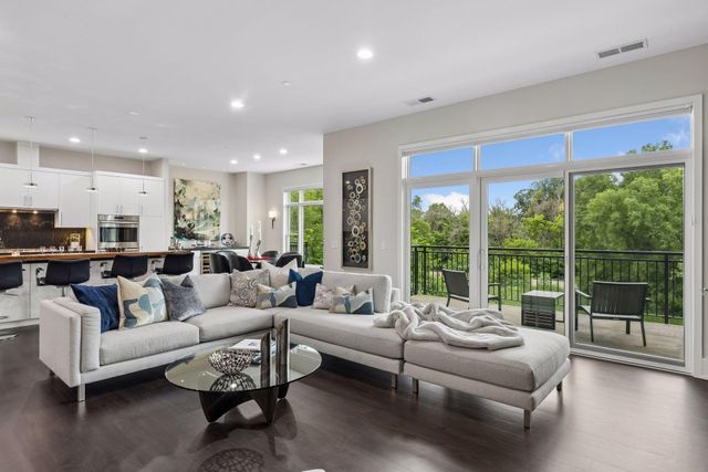 935 Lake Street E 202, Wayzata, MN 55391