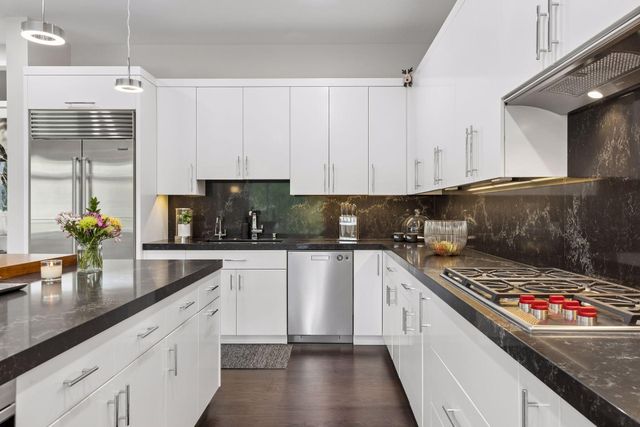 935 Lake Street E 202, Wayzata, MN 55391