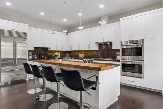 935 Lake Street E 202, Wayzata, MN 55391