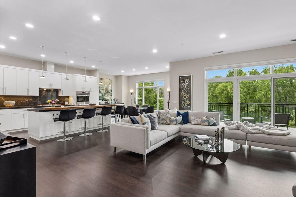 935 Lake Street E 202, Wayzata, MN 55391
