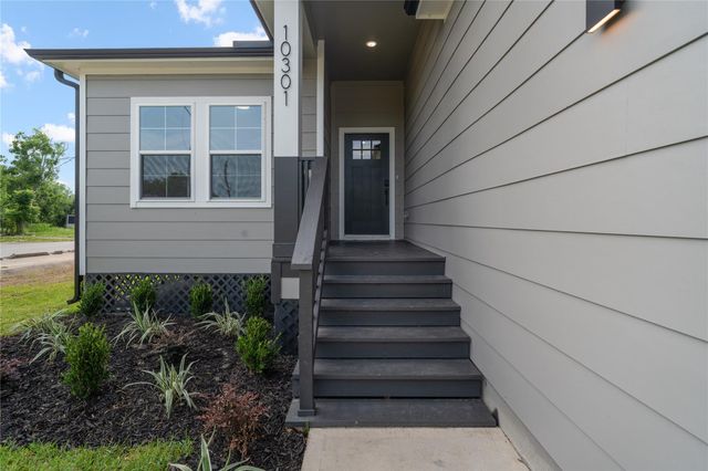 10301 Ashville Drive, Houston, TX 77051