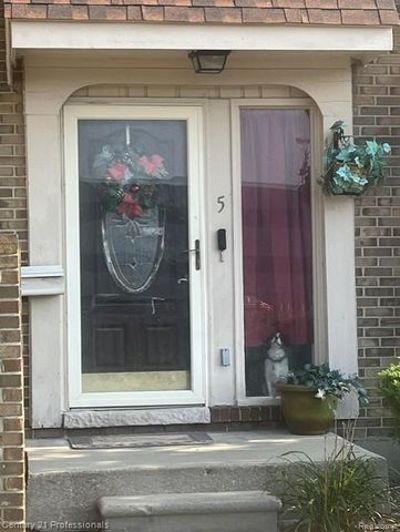 5 Richmond Towne Street, Southfield, MI 48075