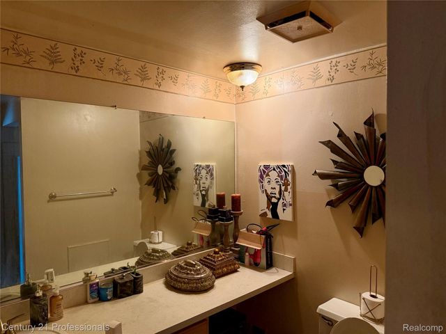 5 Richmond Towne Street, Southfield, MI 48075