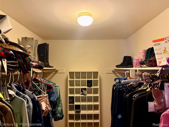 5 Richmond Towne Street, Southfield, MI 48075