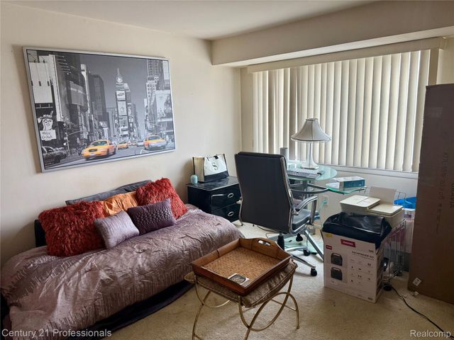 5 Richmond Towne Street, Southfield, MI 48075