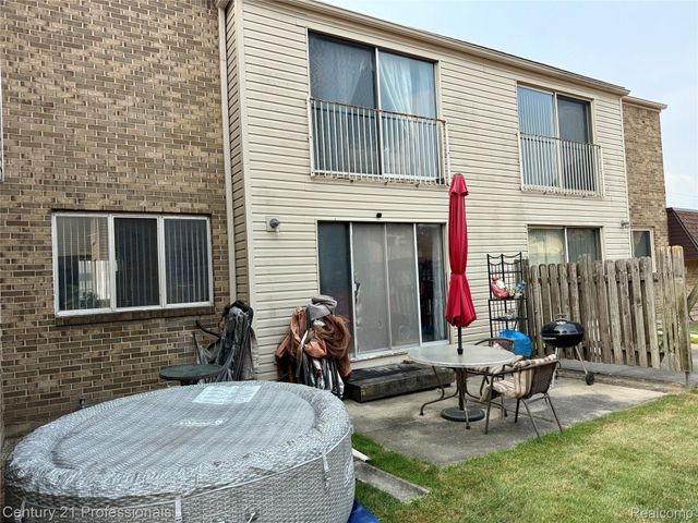 5 Richmond Towne Street, Southfield, MI 48075