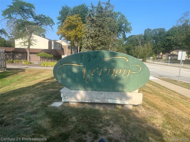 5 Richmond Towne Street, Southfield, MI 48075