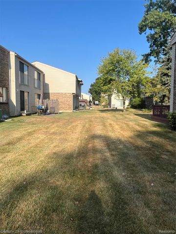 5 Richmond Towne Street, Southfield, MI 48075