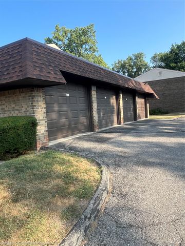 5 Richmond Towne Street, Southfield, MI 48075