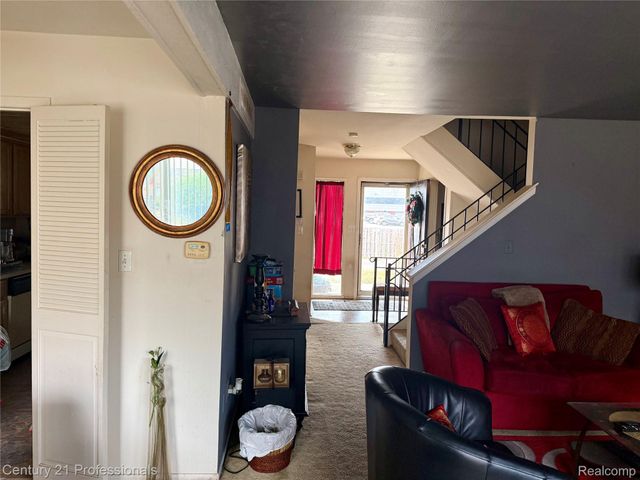 5 Richmond Towne Street, Southfield, MI 48075
