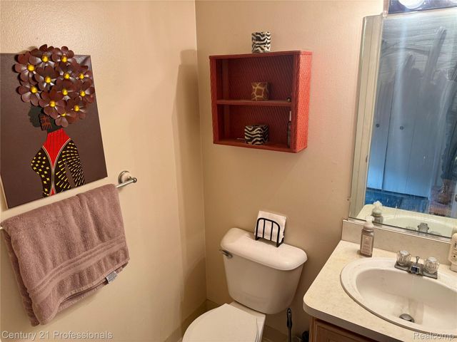 5 Richmond Towne Street, Southfield, MI 48075