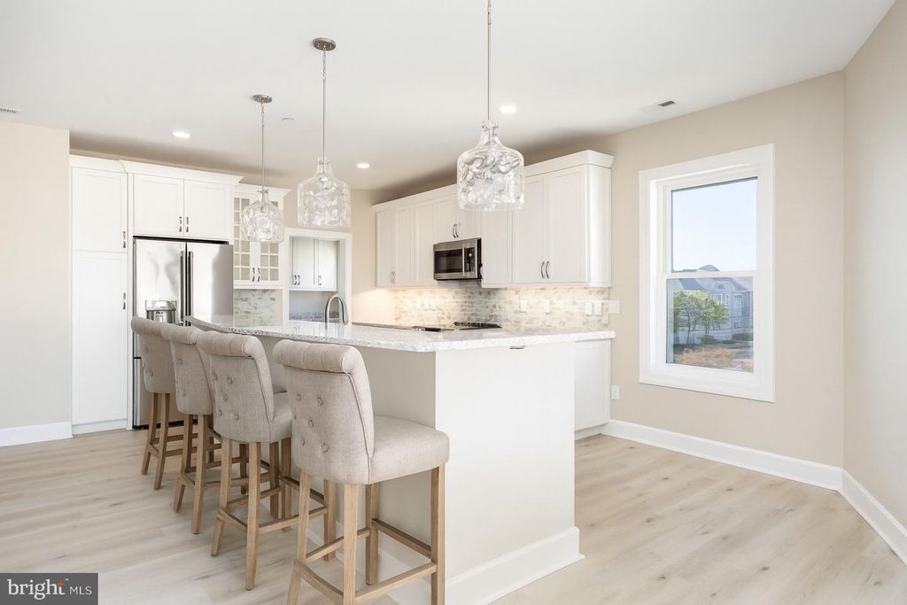 Image 2 of property listing at 1505 SAINT LOUIS AVE #301, Ocean City, MD 21842