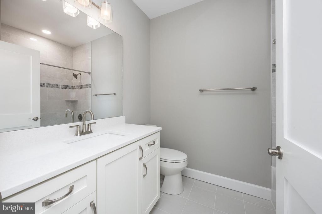 Image 20 of property listing at 1505 SAINT LOUIS AVE #301, Ocean City, MD 21842