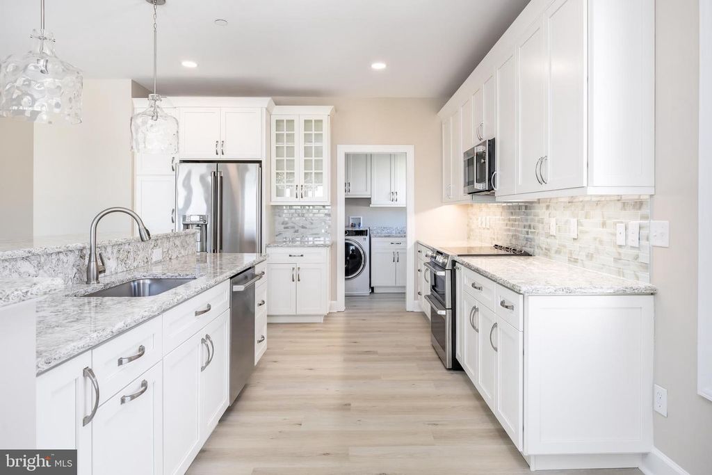 Image 3 of property listing at 1505 SAINT LOUIS AVE #301, Ocean City, MD 21842