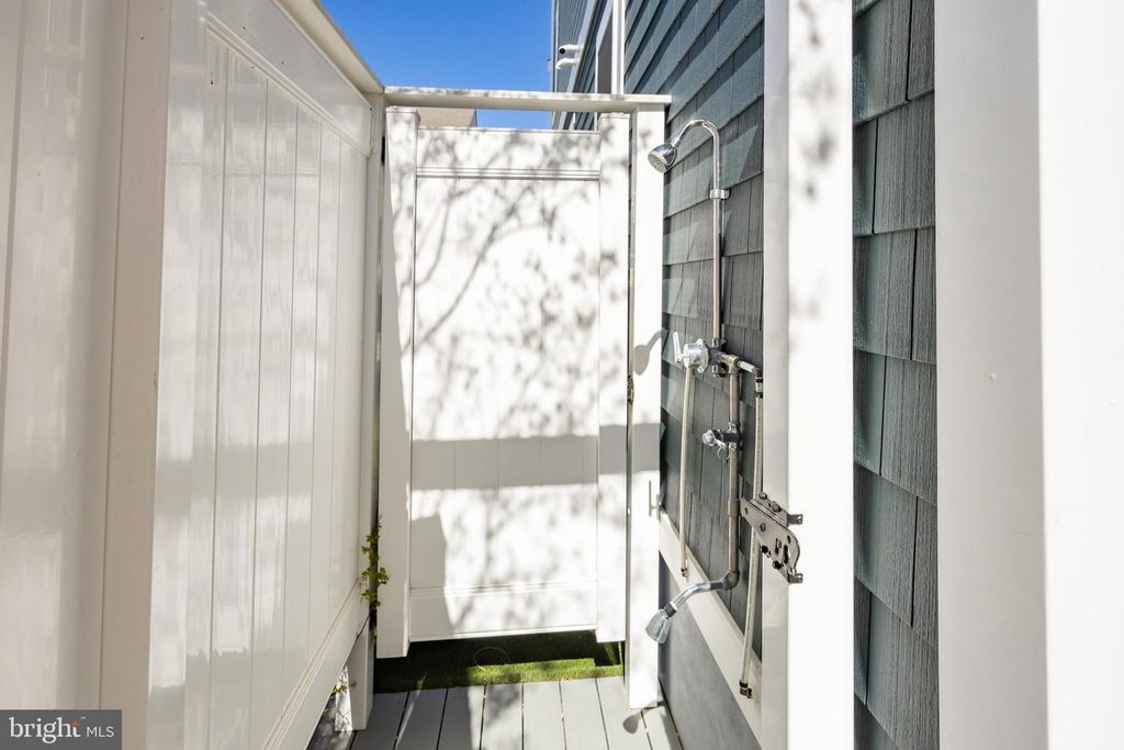 Image 26 of property listing at 1505 SAINT LOUIS AVE #301, Ocean City, MD 21842