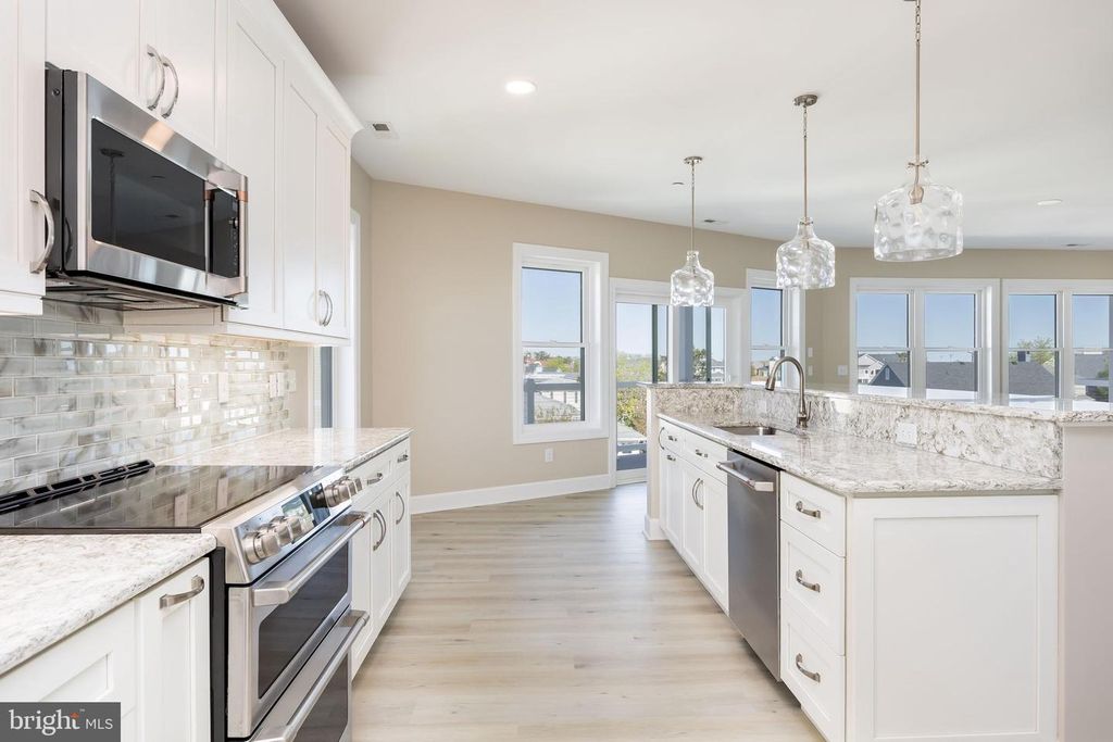Image 4 of property listing at 1505 SAINT LOUIS AVE #301, Ocean City, MD 21842