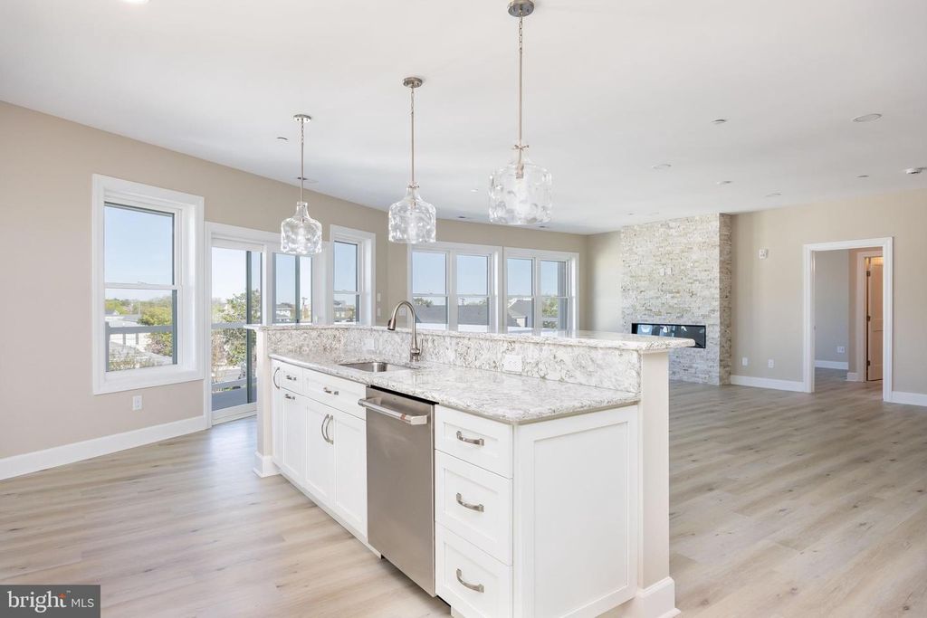 Image 5 of property listing at 1505 SAINT LOUIS AVE #301, Ocean City, MD 21842