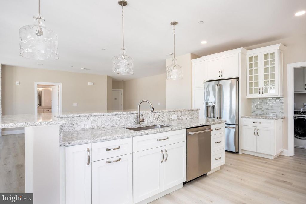Image 6 of property listing at 1505 SAINT LOUIS AVE #301, Ocean City, MD 21842