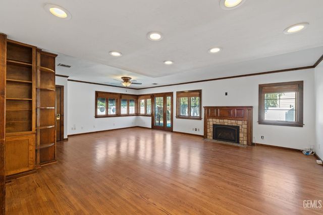 2600 21st Street, Bakersfield, CA 93301