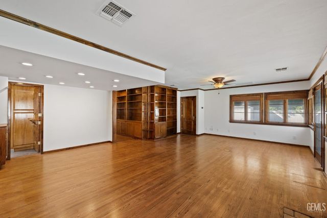 2600 21st Street, Bakersfield, CA 93301