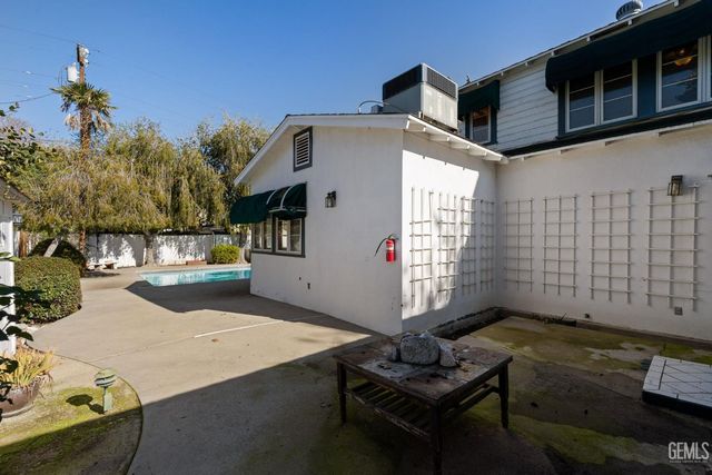 2600 21st Street, Bakersfield, CA 93301