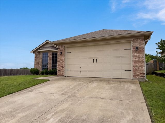10001 Blue Bell Drive, Fort Worth, TX 76108