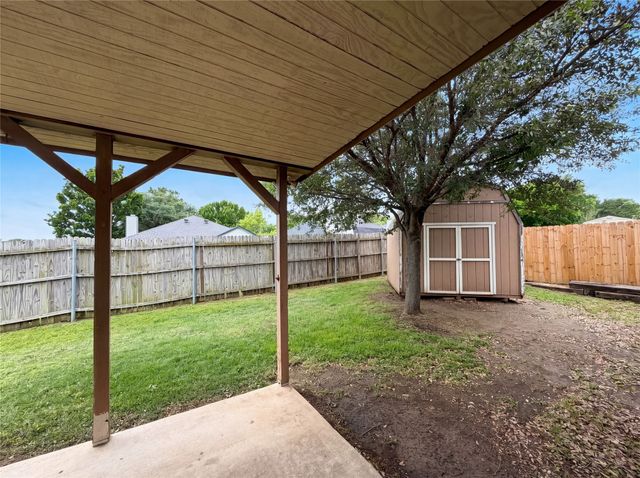 10001 Blue Bell Drive, Fort Worth, TX 76108