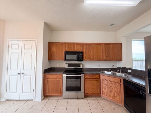 10001 Blue Bell Drive, Fort Worth, TX 76108