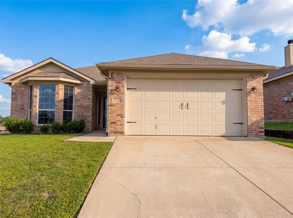 10001 Blue Bell Drive, Fort Worth, TX 76108