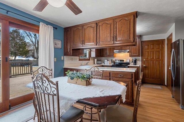 1327 SANDSTONE PLACE, Green Bay, WI 54313