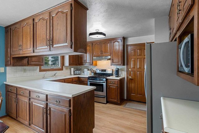 1327 SANDSTONE PLACE, Green Bay, WI 54313