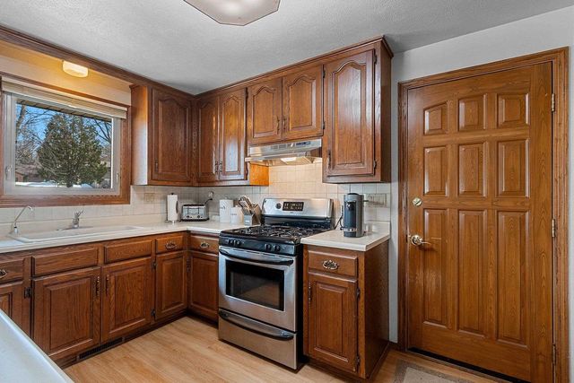 1327 SANDSTONE PLACE, Green Bay, WI 54313