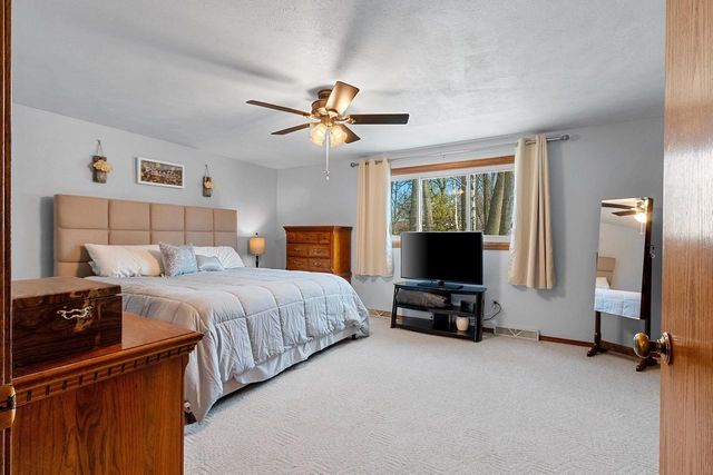 1327 SANDSTONE PLACE, Green Bay, WI 54313