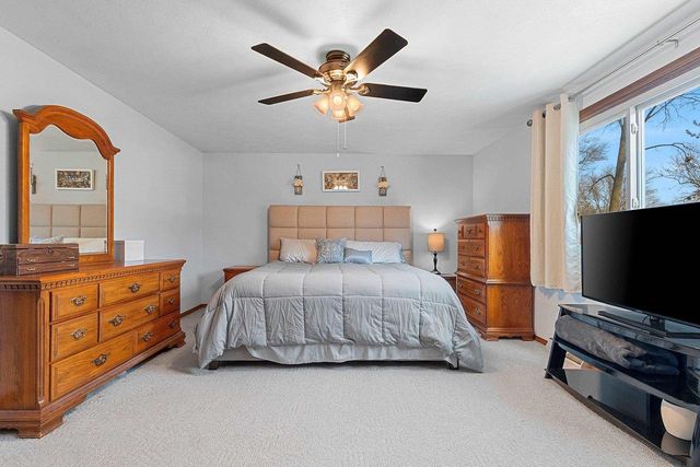 1327 SANDSTONE PLACE, Green Bay, WI 54313